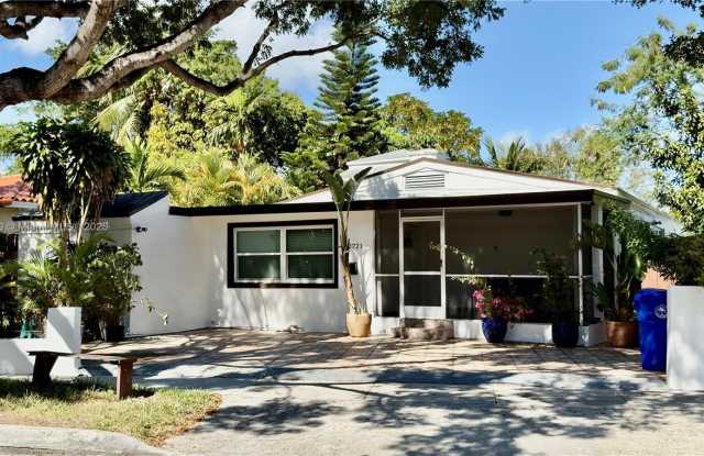 Photo of 2221 SW 26th Ln