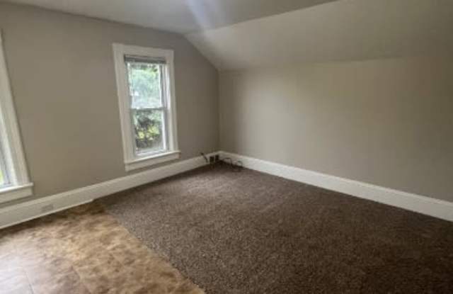 Photo of 529 Otter Ave. - 2