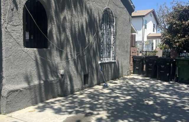 Photo of 6313 S Victoria