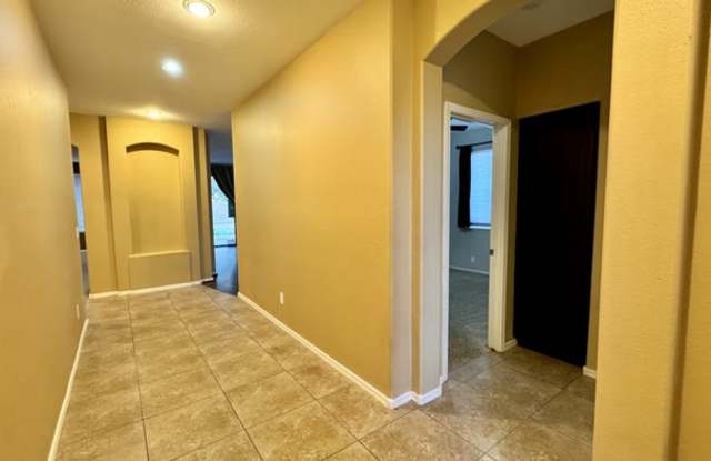 1362 West Roadrunner Drive