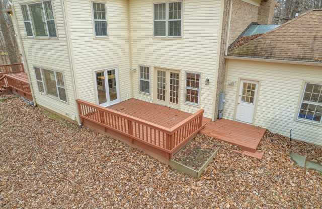 Very well maintained 5BR 4.5BA Colonial on 2.3 acres