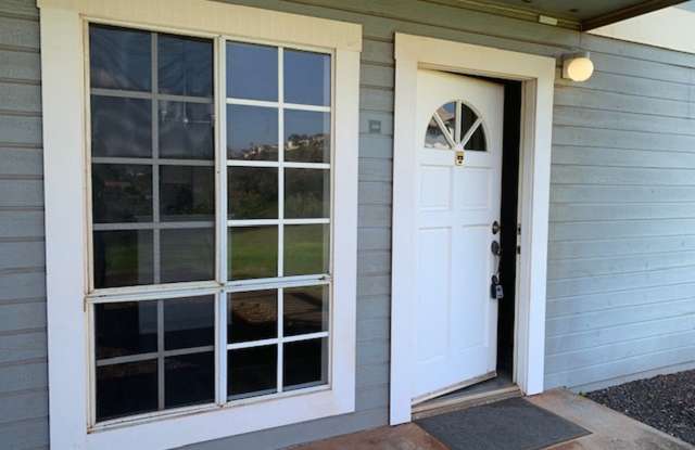 Makakilo Cliffs - Ground floor 2 bedroom, 1.5 bath Townhouse w/2 parking stalls - Avail now!