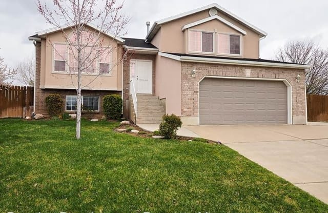 207 w 2000 s - 207 West 2000 South, Clearfield, UT 84015