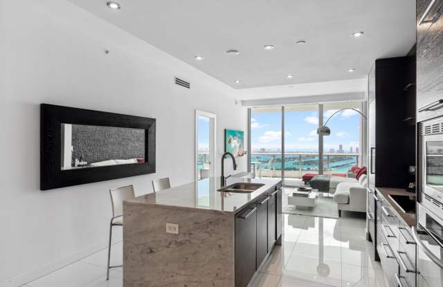 Photo of 900 Biscayne Boulevard