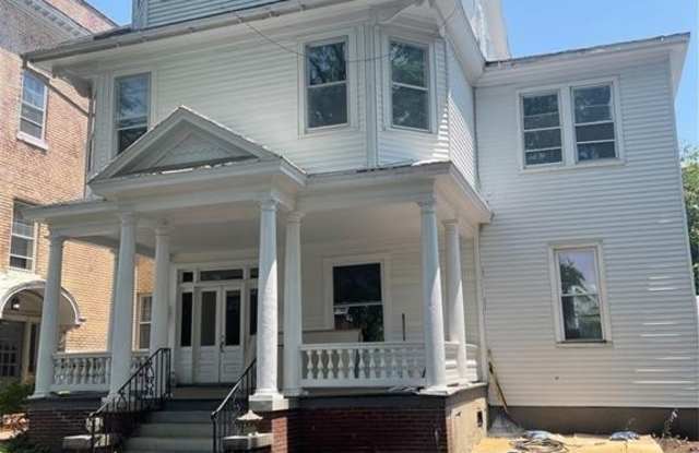 325 Dinwiddle Street