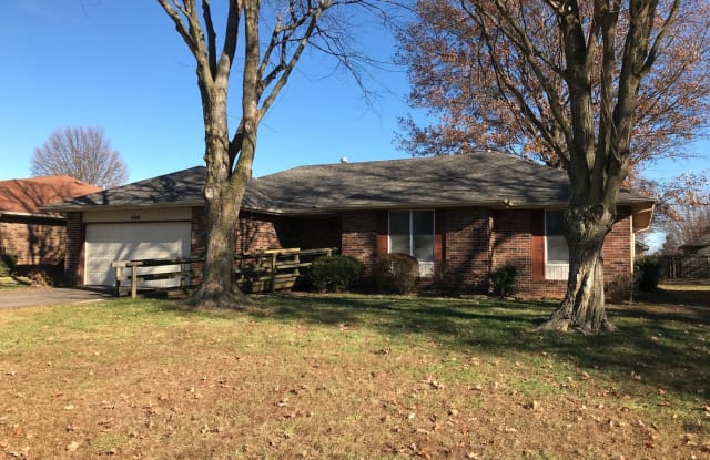 3248 S Clay Ave - 3248 South Clay Avenue, Springfield, MO 65807