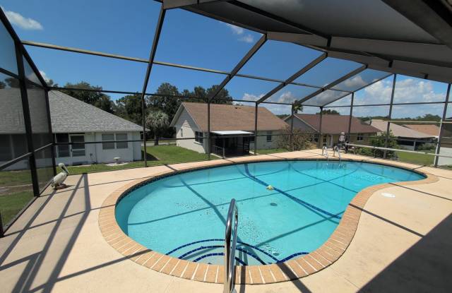 877 W Sunset Strip Dr