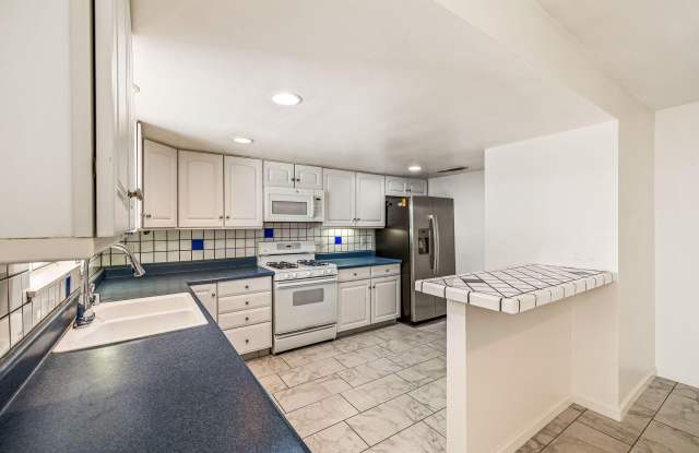 415 E Avenida Granada