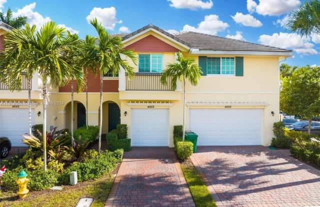 4652 Horseshoe Cir - 4652 Horseshoe Circle, Davie, FL 33328