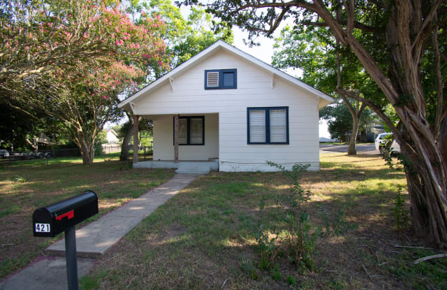 421  W Fisher - 421 West Fisher Street, Bellville, TX 77418