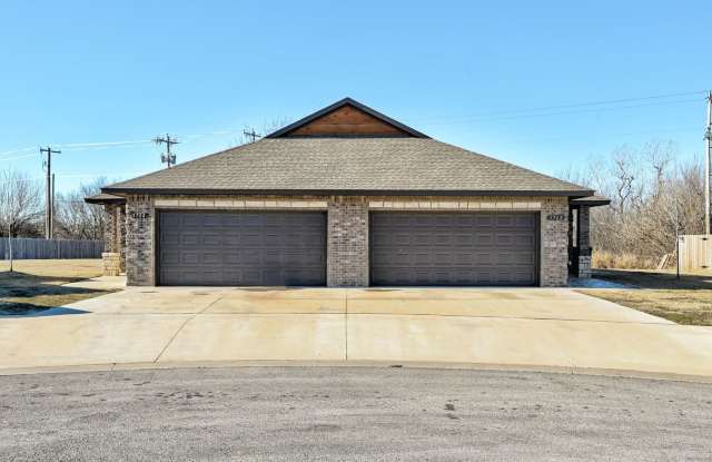 3-Bed, 2-Bath Duplex with Waterway Views - Prime Location off I-40 in El Reno!
