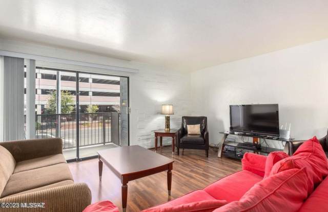 951 N Euclid Avenue