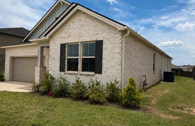 Beautiful 3 Bedroom Home in Grand Hollow with Resort-Style Amenities!