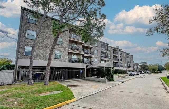 500 LAKE MARINA Avenue