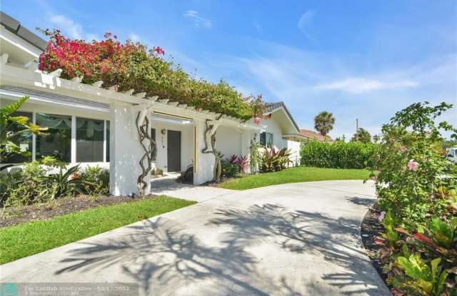 661 SW 8th Ter