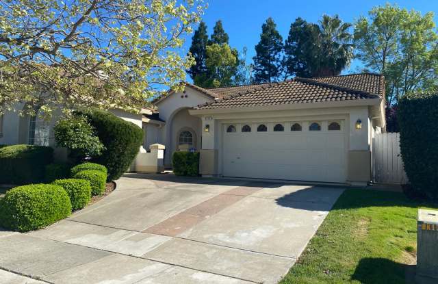 Bright and Open Home with Great Floorplan - 2616 Babson Drive, Elk Grove, CA 95758