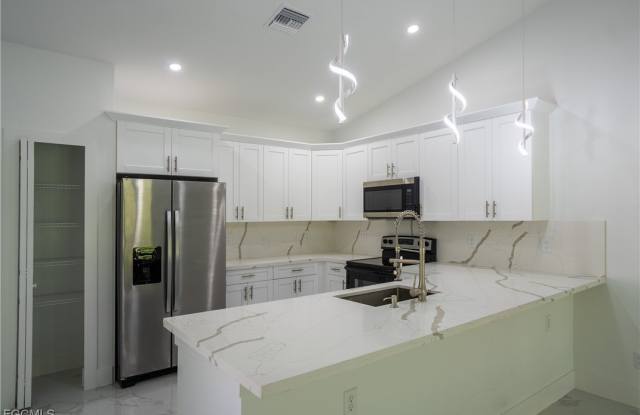 4935 Leonard Boulevard S