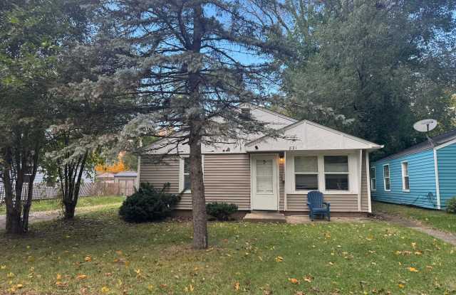 Photo of 821 Roosevelt Road