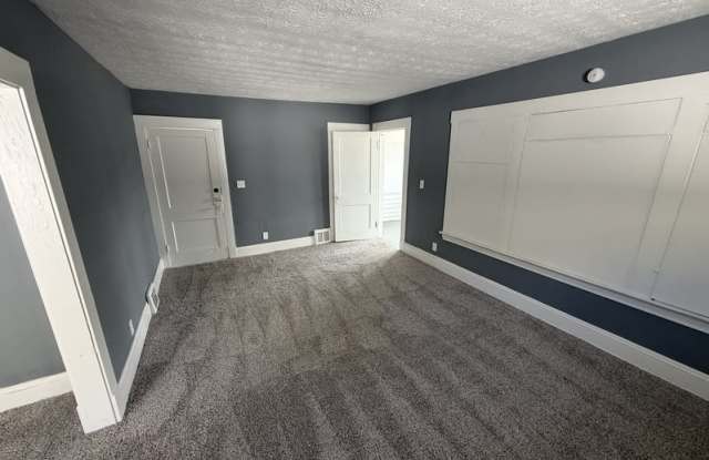 15005 Lucknow Avenue - Upstairs