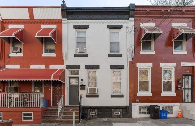 2532 W SERGEANT STREET