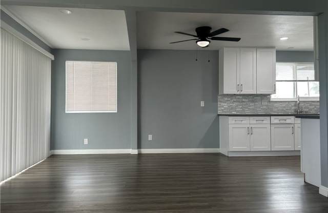 1227 N Fairvalley Avenue