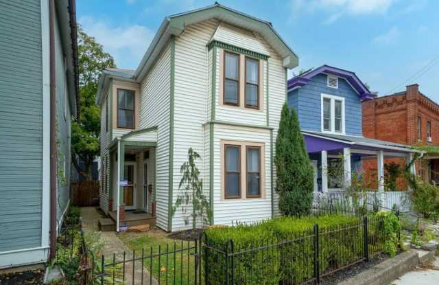 3 Bedroom in Italian Village!