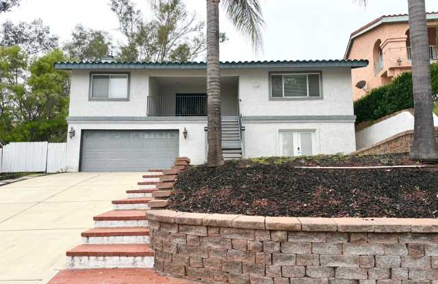 Resort-Style Living 4 Bedroom Home with Private Guest Suite in Canyon Lake