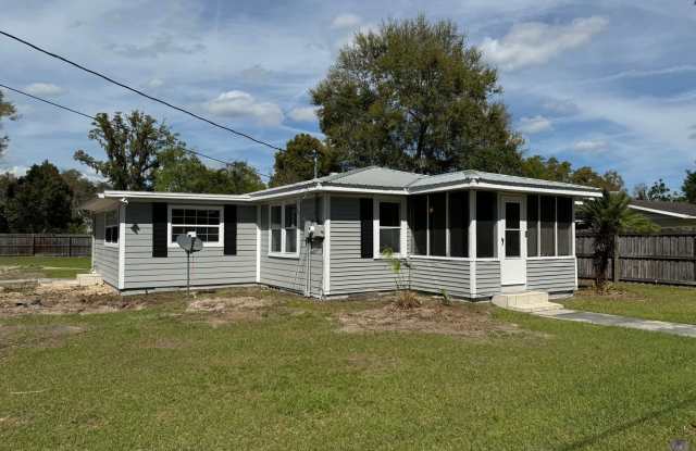 Remodeled 3/2 in the Heart of Gainesville! - 516 Northwest 29th Avenue, Gainesville, FL 32609