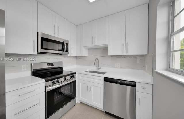 100 E Northampton  E