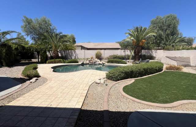 15494 W MEADOWBROOK Avenue