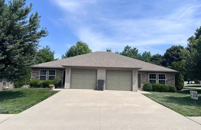 3 Bed | 2 Bath | 1 Car Garage Single Level Duplex in Blue Springs; Lee’s Summit Schools
