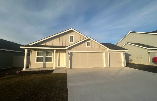 3bed, 2bath, 1,474Sq.ft. 3-car garage home in Mandalay Ranch Sub - Caldwell