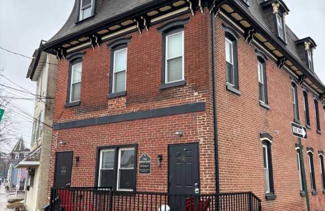 444 BRIDGE Street unit: D