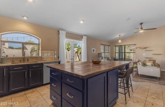 1823 W REMINGTON Drive