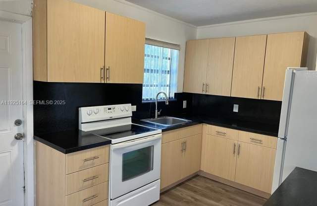 Photo of 1707 NW 14th Ct