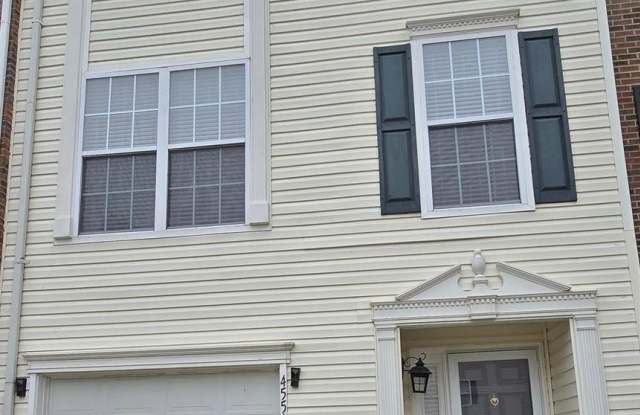 45560 LAKEMONT Square