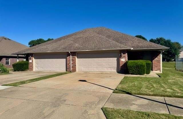 1602  N Willowbrook  DR