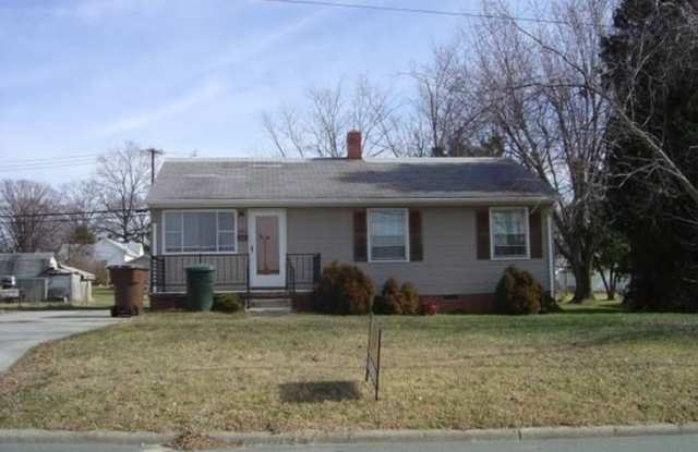 Adorable 3 Bedroom near Summit Avenue - 1212 Vine Street, Greensboro, NC 27405