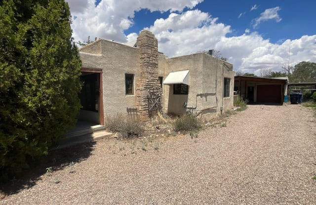 815 Fitzgerald Rd NW - 815 Fitzgerald Road Northwest, Albuquerque, NM 87107