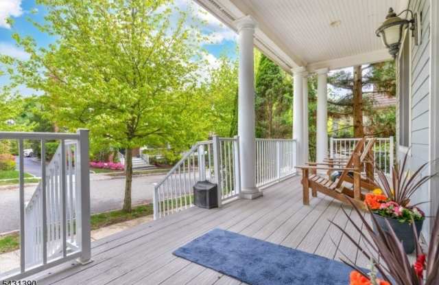 3 Christopher Ct
