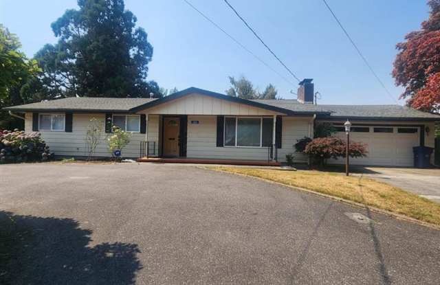 3 Bedroom, 2 Bathroom Home!
