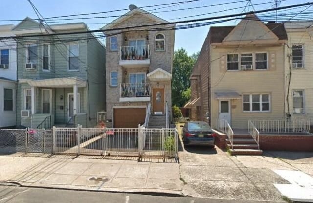 25 CLARK AVE - 25 Clarke Ave, Jersey City, NJ 07304