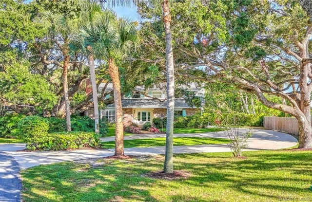 4 N Via Lucindia Drive