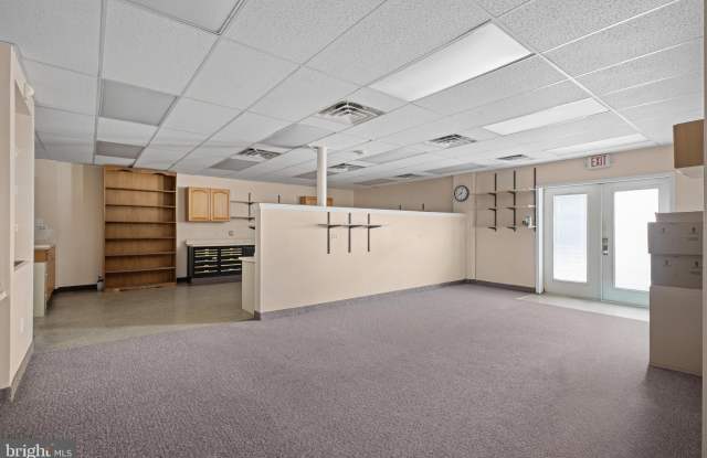 901 CROWN POINT Road