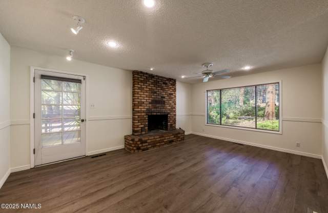 1141 W Ardrey Circle