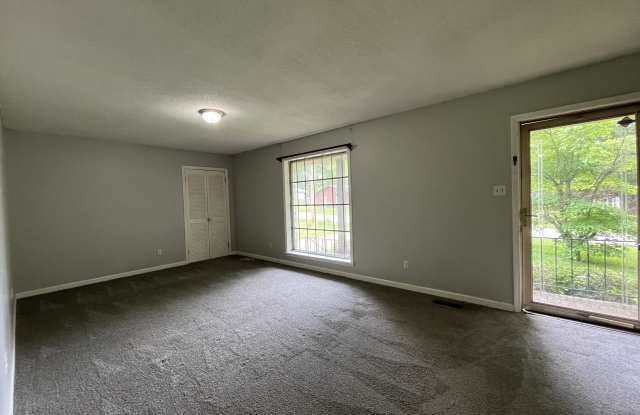 1219 Crestview Street