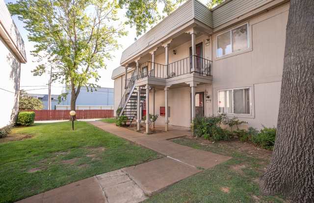 Spacious 3 Bed 2 Bath Tulsa Condo! Tenant Pays Electric Only!