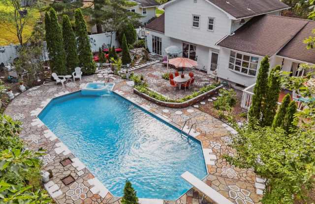 Photo of 27 SQUIRE CT