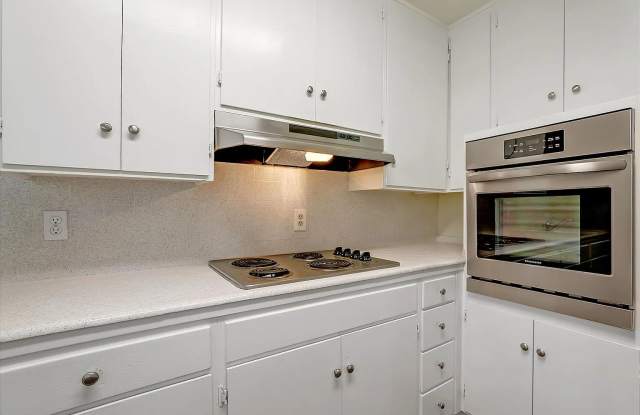 833 Maryann Dr Apt 2