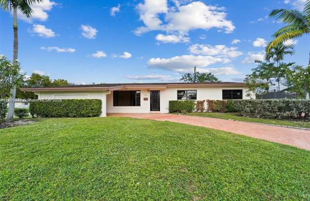 Photo of 9835 SW 76th St